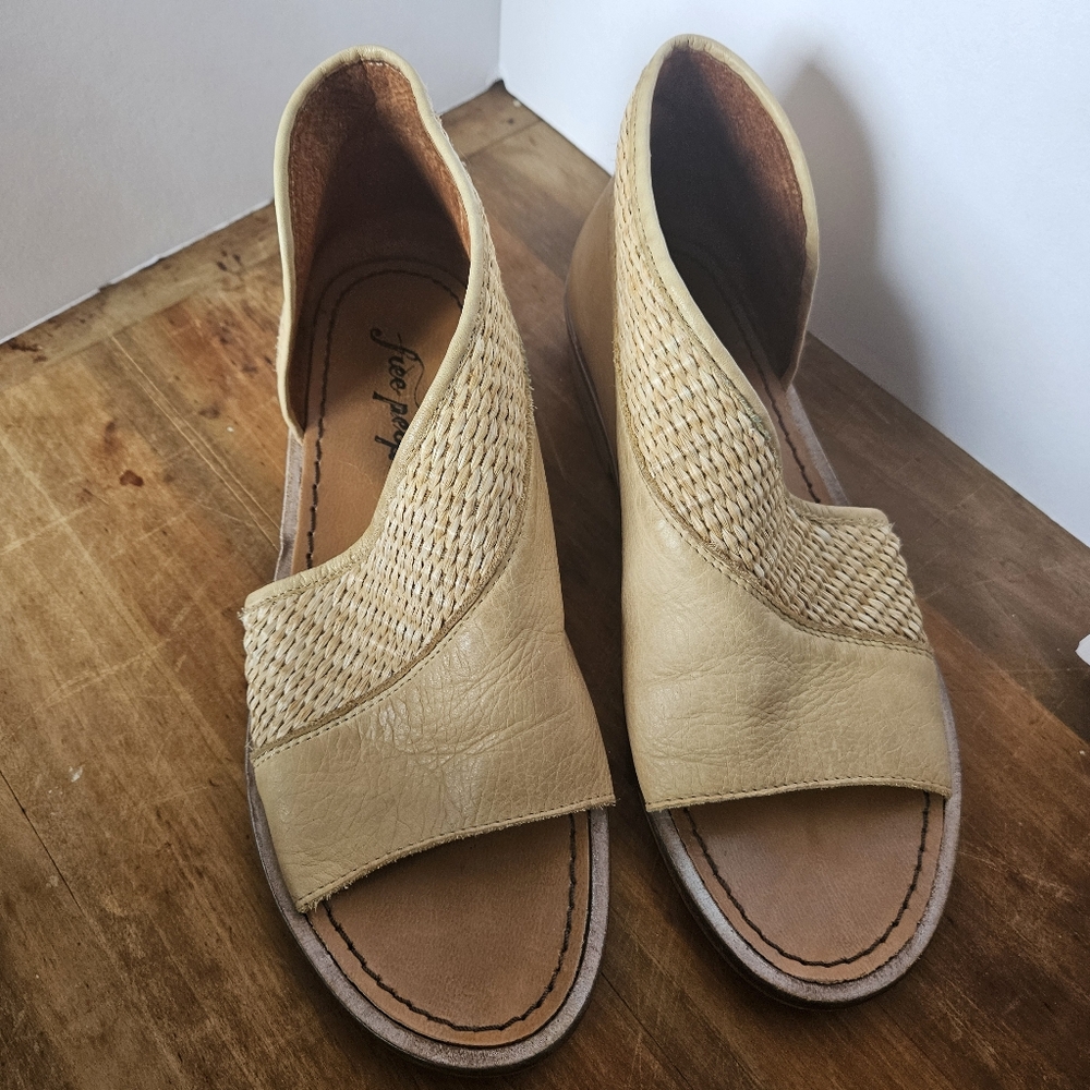 Free People Mont Blanc Sandal Leather with Woven Straw Accent Size 36